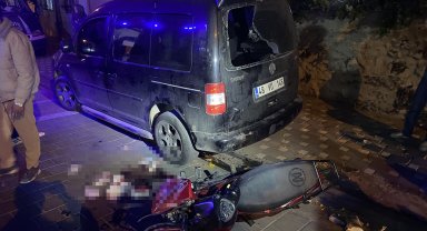 Motosiklet park halindeki otomobile çarptı: 1 yaralı