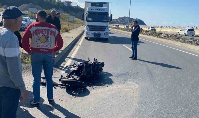 Motosiklet sürücüsü dönüş yapmak isterken tır çarptı