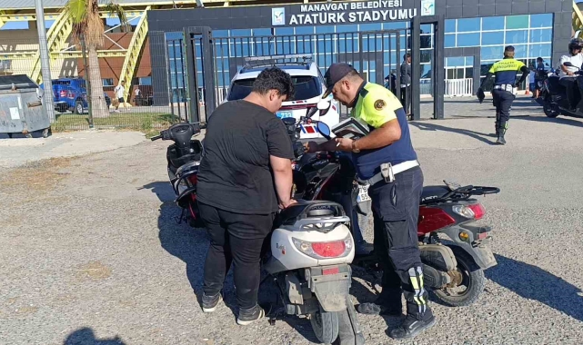 Motosikletlerin plakasını söküp drift pistine gittiler