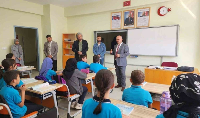 Müdür Başyiğit, öğrencilere kitap okumanın faydalarını anlattı