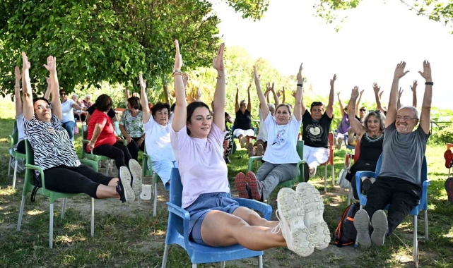 Muratpaşa'dan yaşlılar için yoga etkinliği