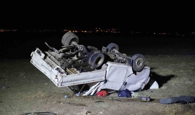 Muş'ta otomobille çarpışan kamyonet ters döndü: 5 yaralı