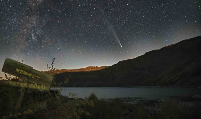 Nemrut Krater Gölü&#039;nde Atlas kuyruklu yıldızı görüntülendi