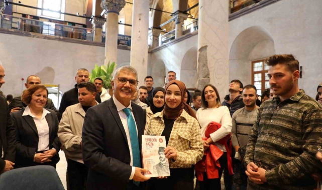 Niğde Valisi Çelik, yazar kimliği ile öğrencilerle buluştu