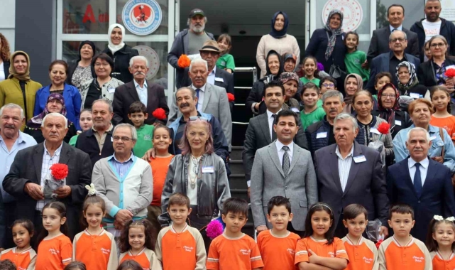 Öğrenciler, koca çınarları okullarında ağırladı