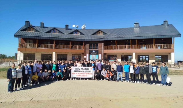 Öğrencilerden zirve tırmanışı