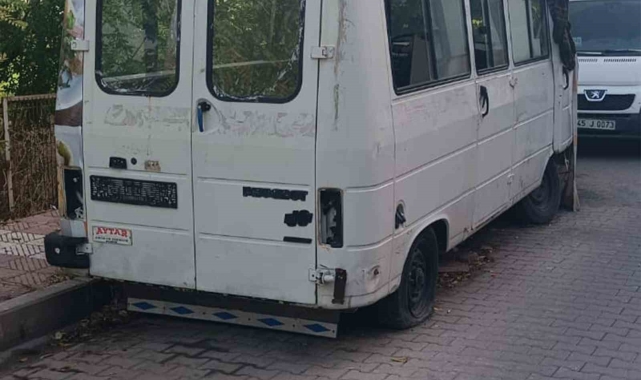 Okul çevrelerinde atıl duran hurda araçlar kaldırılıyor