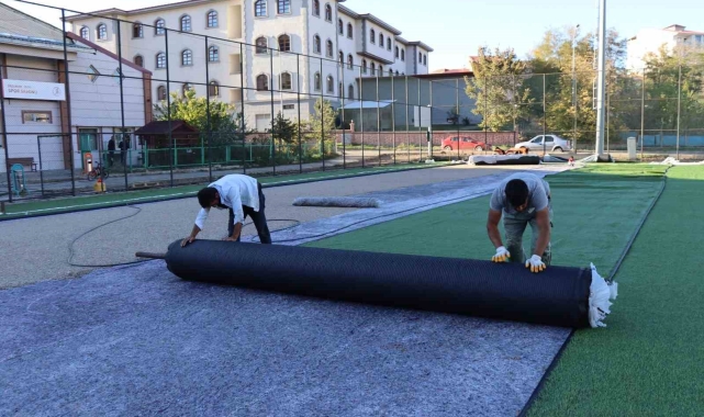 Oltu'da stadyumun zemini yenileniyor