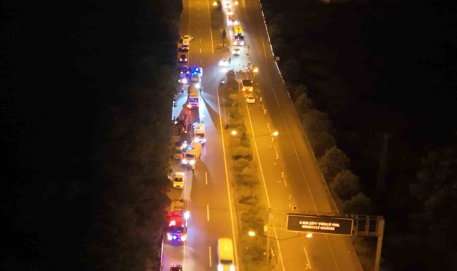 Ordu'da iş makinesi ile otomobil çarpıştı: 1'i çocuk 3 yaralı