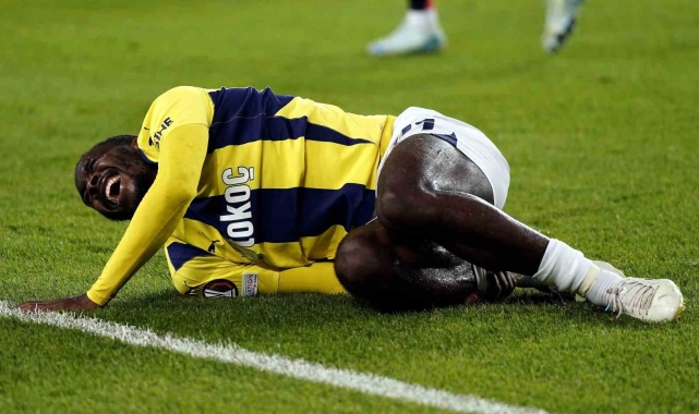 Osayi Samuel maça devam edemedi