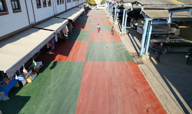 Osmaneli'ne kaydırmaz boya ile yol çalışması yapıldı