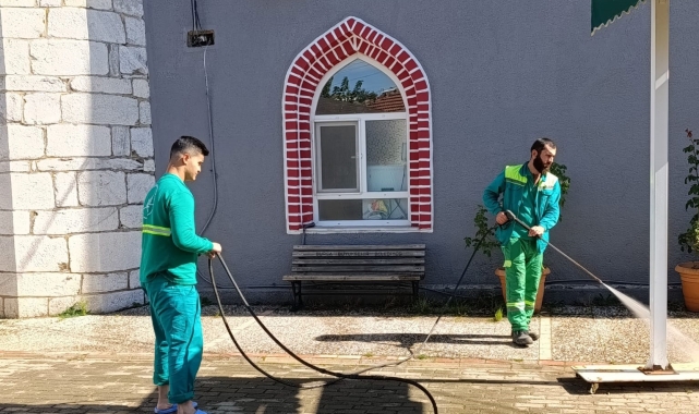 Osmangazi Belediyesi camilerde temizlik çalışması başlattı