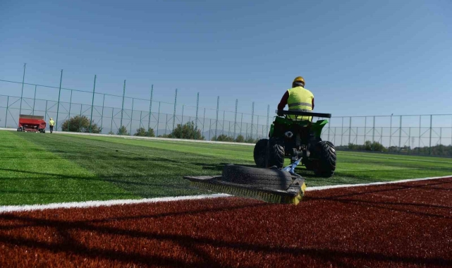 Osmangazi Belediyesi'nden Gündoğdu'ya futbol sahası