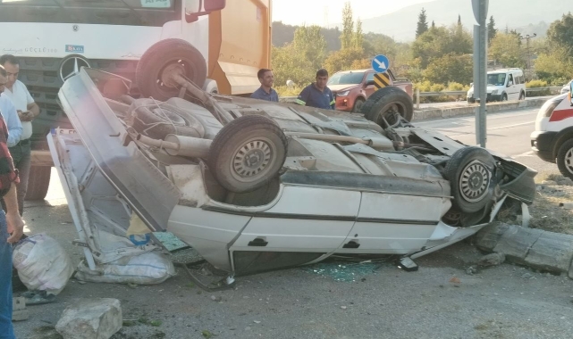 Osmaniye'de otomobil ile kamyonet çarpıştı: 3 yaralı