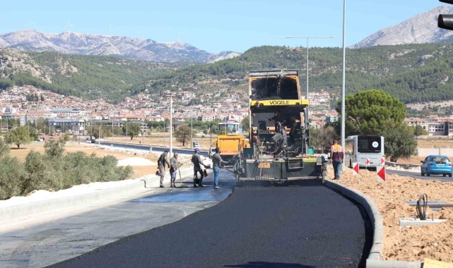 Otogar yolunda üçüncü kat sıcak asfalt çalışması başladı