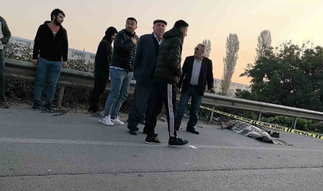 Otomobilin çarptığı adam hayatını kaybetti