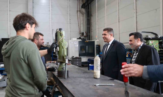 Otomotiv parçaları üreten fabrikayı gezdi