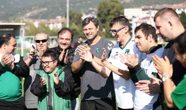 Özel çocuklar Kocaelispor futbolcularıyla bir araya geldi