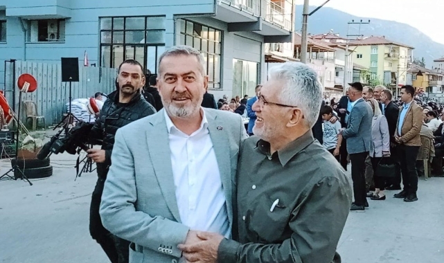 Özpek; "Pamukkale hizmet yerine istifa haberleri alıyor"