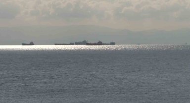 Pendik açıklarında gemi yangını