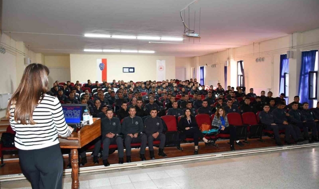 Polis adaylarına 'Aile İçi İletişim ve Kadına Karşı Şiddetle Mücadele Eğitimi' verildi