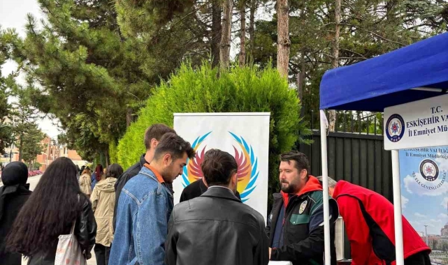 Polis ekiplerinden üniversite öğrencilerine bilgilendirme