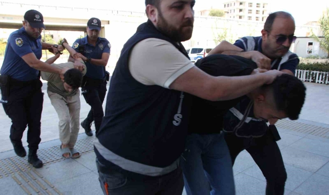Polise silahlı saldırının zanlıları adliyeye çıkarıldı