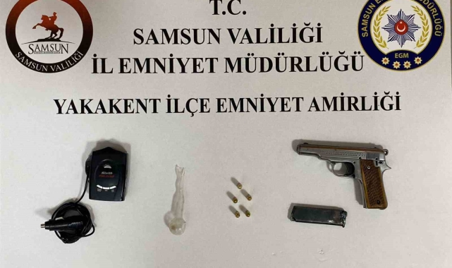 Polisin uygulamasında silah ve radar tespit cihazı ele geçti