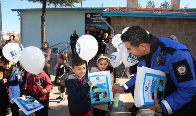 Polisler miniklere mesleklerini anlattı