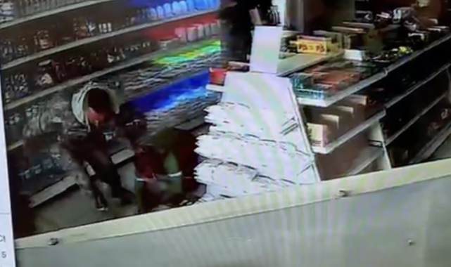 Polislerle ile akaryakıt istasyonu çalışanları arasındaki kavga akaryakıt verme tartışmasından çıkmış