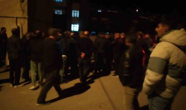 Polisten kaçmaya çalışan otomobil lastiklerine ateş açılarak durduruldu; Kaçan şüpheliler ilçe halkının yardımıyla yakalandı