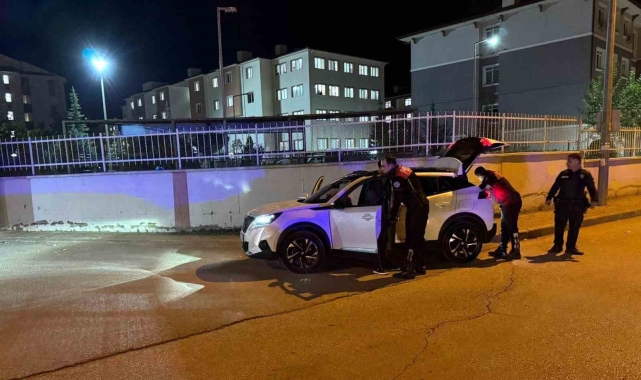 Polisten kız yurtları önünde sıkı denetim