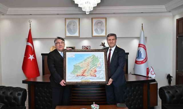 Rektör Özölçer, Harita Genel Müdürü Tümgeneral Osman Alp'i makamında kabul etti