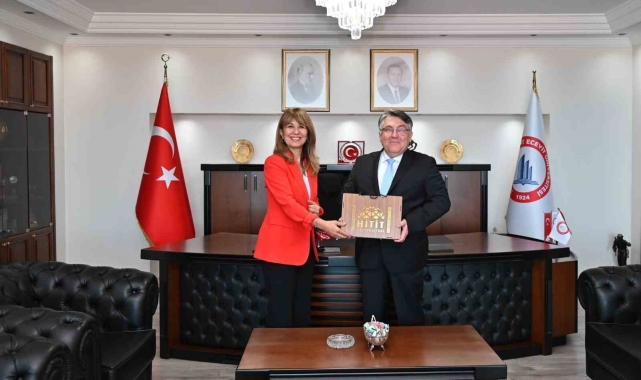 Rektör Özölçer Hitit Üniversitesi Rektör Yardımcısı Prof. Dr. Baykam'ı makamında kabul etti