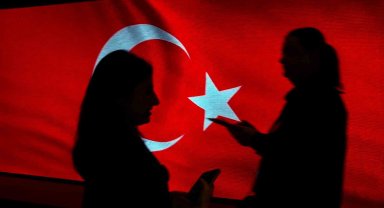 SAHA EXPO'da tüm LED ekranlara Türk bayrakları yansıtıldı