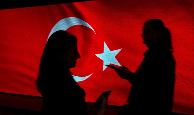 SAHA EXPO'da tüm LED ekranlara Türk bayrakları yansıtıldı