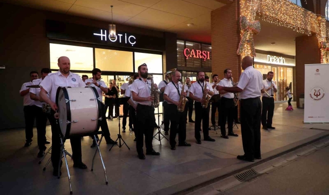 Sakarya Büyükşehir'in orkestrası neşeyi bu kez Serdivan'a taşıdı