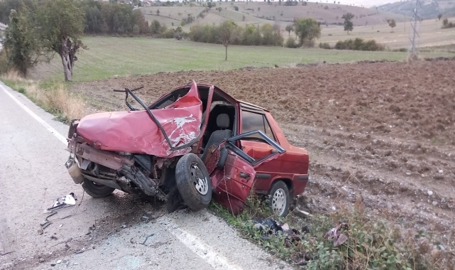 Samsun'da çarpışan otomobil ile minibüsün sürücüleri yaralandı