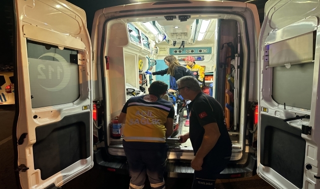 Samsun'da dolmuş ile hafif ticari aracın çarpıştığı kazada 3 kişi yaralandı