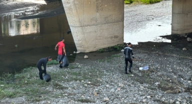 Samsun'da ırmakta ceset ihbarına giden ekipler temizlik yaptı