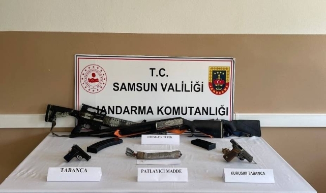 Samsun'da kaçakçılık operasyonunda 5 ruhsatsız silah ele geçirildi