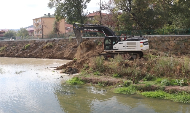 Samsun'da yağış dönemi öncesi ırmak ve dere yataklarının temizliğine başlandı