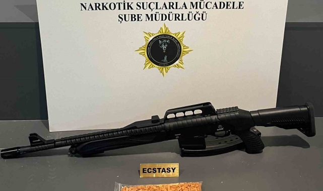 Samsun'da 3 bin 300 adet extacy uyuşturucuyla yakalanan 2 kişi gözaltına alındı