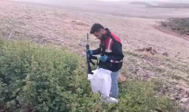 Şanlıurfa'da silah kaçakçılığı operasyonunda jandarma cephanelik ele geçirdi: 4 gözaltı