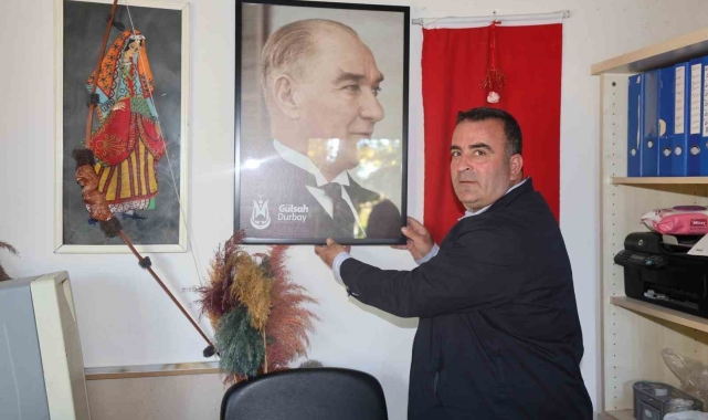 Şehzadeler Belediyesinden muhtarlara anlamlı hediye