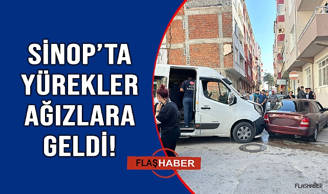 Servis minibüsü otomobille çarpıştı