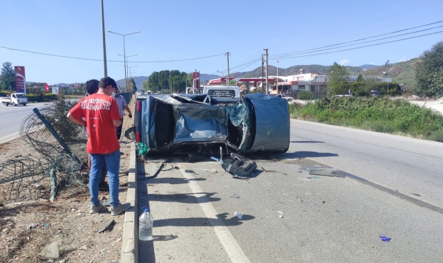 Seydikemer'de otomobil takla attı: 2 yaralı