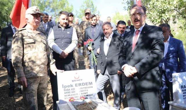Siirt'te 31 yıl önce şehit edilen 22 sivil mezarları başında dualarla anıldı