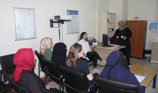 Siirt'te anne adayları gebe okulu ile doğuma hazırlanıyor