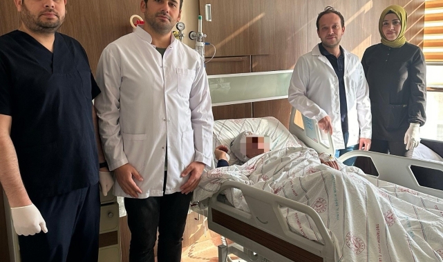 Siirt'te bir hastadan kapalı yöntemle 3 santimlik taş çıkarıldı